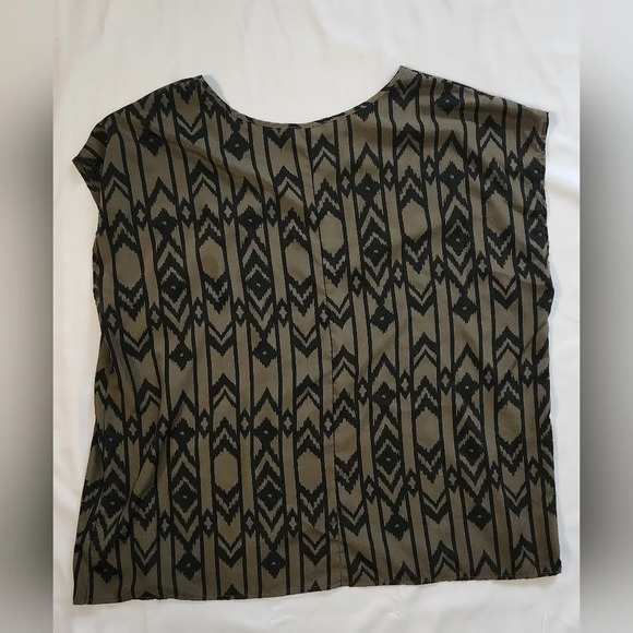 Forever 21 Plus Womens Olive Green Tunic Blouse 3X - Picture 7 of 8